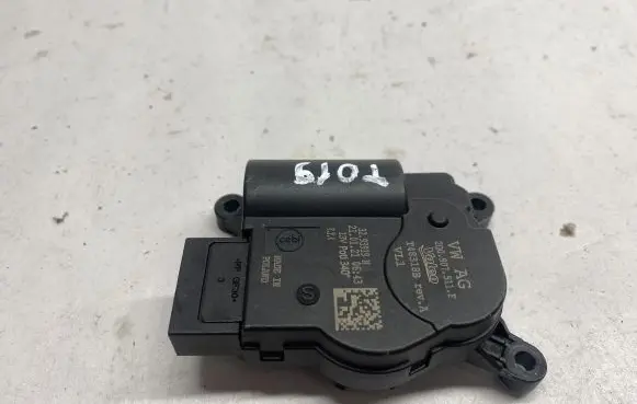 Audi Q3 F3 A/C air flow flap actuator/motor 2Q0907511F