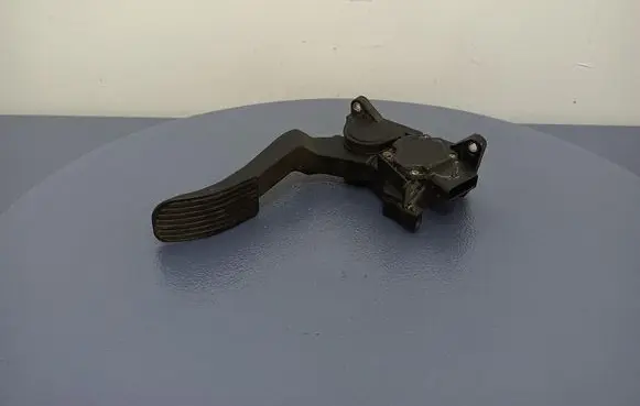 Mercedes-Benz Sprinter W901 W902 W903 W904 Accelerator throttle pedal A9013000404