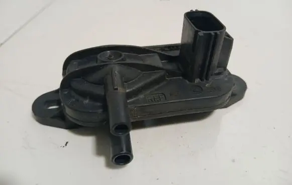 Jaguar XF Exhaust gas pressure sensor 3M5A5L200AB