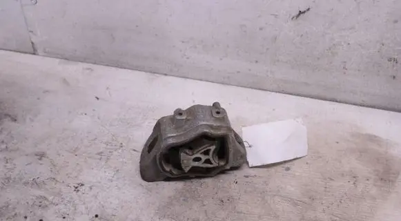 Volvo V60 Engine mount bracket 8070M18