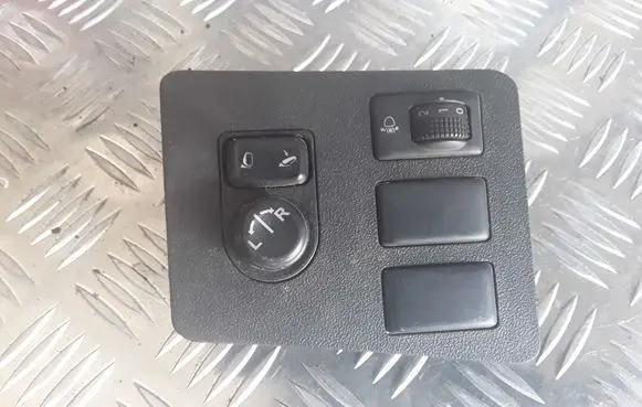 Nissan Qashqai Other devices 68485JD000