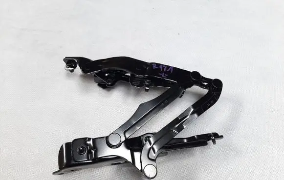 Engine bonnet/hood hinges