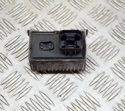 Opel Zafira C Glow plug pre-heat relay 55574293