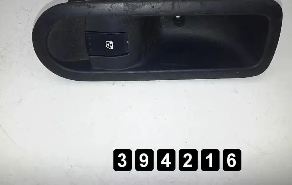 Renault Megane II Electric window control switch 156015540