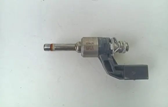 Volkswagen Golf Plus Fuel injector 03c906036e