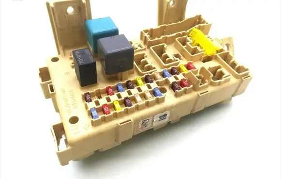Toyota Avensis T250 Fuse module 82641-05030 4481734272