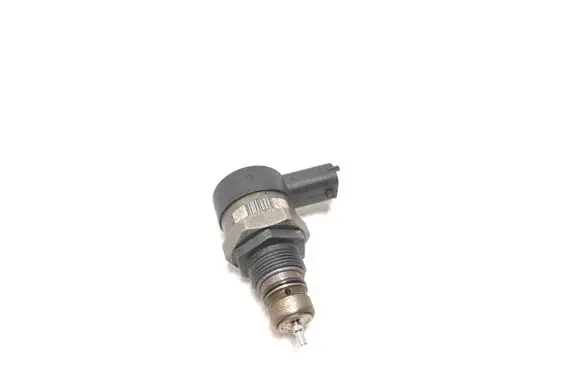 Volvo S80 Fuel pressure regulator 30777576