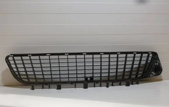 Opel Vectra C Front bumper lower grill 239263762 13100588