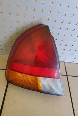 Mitsubishi Carisma Rear/tail lights