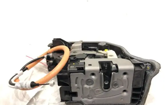BMW 5 G30 G31 G38 Front door lock 7477688