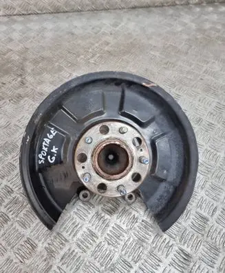 Rear wheel hub