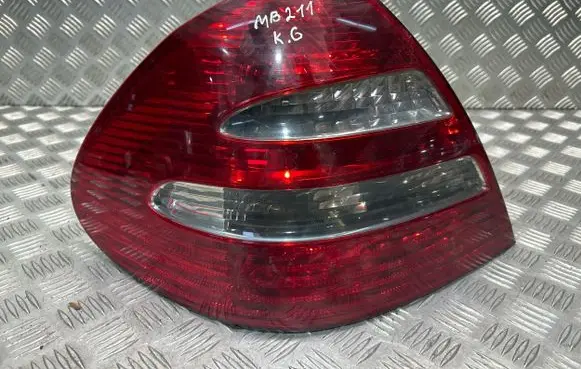 Mercedes-Benz E W211 Rear/tail lights A2118200354