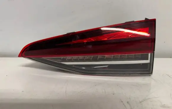 Skoda Octavia Mk4 Tailgate rear/tail lights 5E6945308