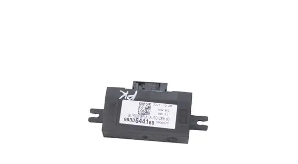 Peugeot 3008 II Door control unit/module 9833644180