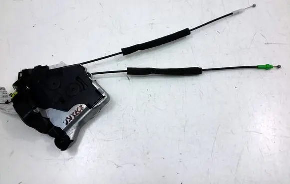 Toyota Prius (XW50) Front door lock 6904047070