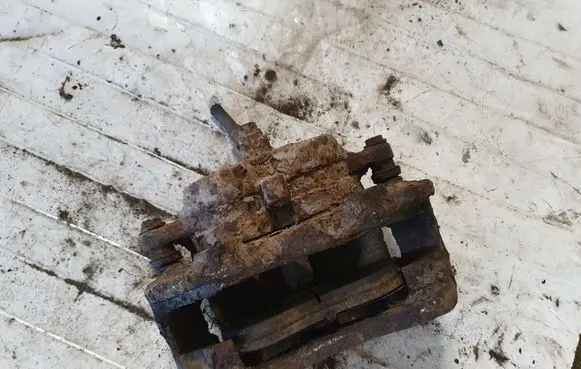 Nissan Terrano Front brake caliper NOCODE