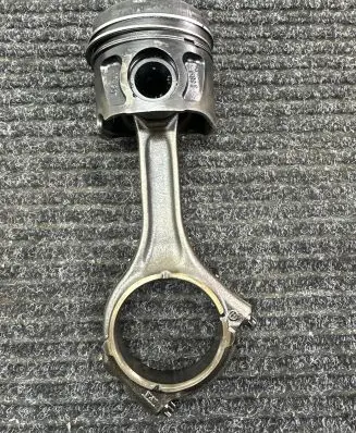 Jeep Grand Cherokee Piston with connecting rod