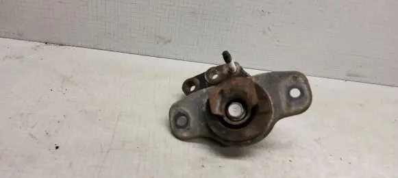 Toyota Aygo AB10 Engine mounting bracket