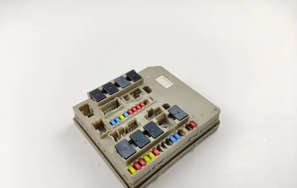 Renault Clio III Fuse module 902663A