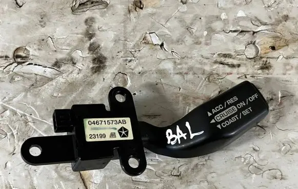 Chrysler PT Cruiser Cruise control switch 04671573AB 23199 7D0457