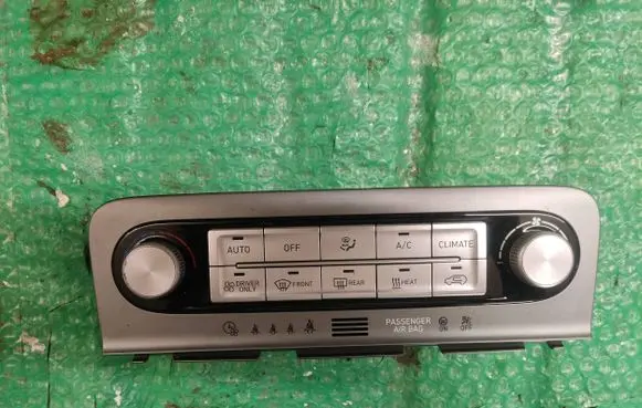 Hyundai Kona I Climate control unit 9725044A00