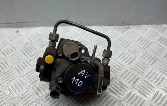 Toyota Avensis T250 Fuel injection high pressure pump 221000R020 030003J13