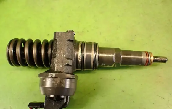 Audi A4 S4 B6 8E 8H Fuel injector