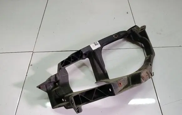 Mitsubishi Colt Front bumper mounting bracket