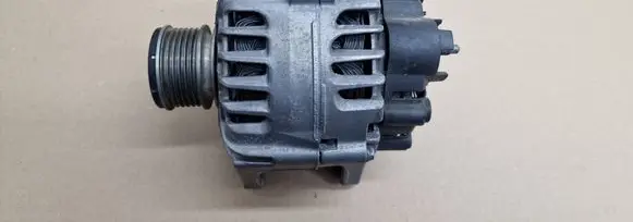 Renault Clio IV Generator/alternator 231001318R