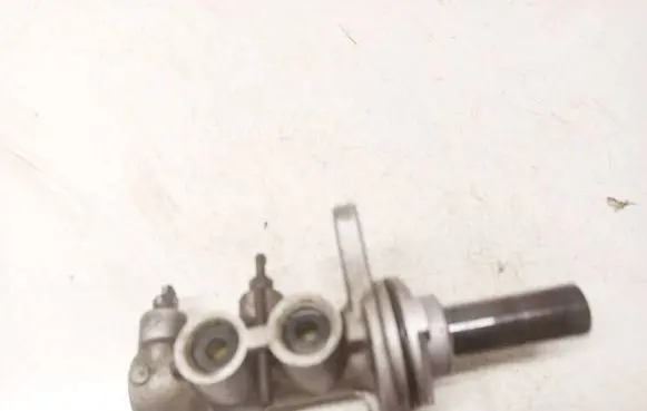 Toyota RAV 4 (XA30) Master brake cylinder 