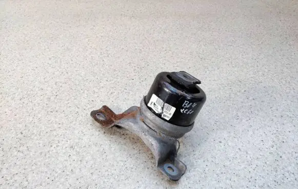 Volvo XC60 Engine mount bracket 30793318