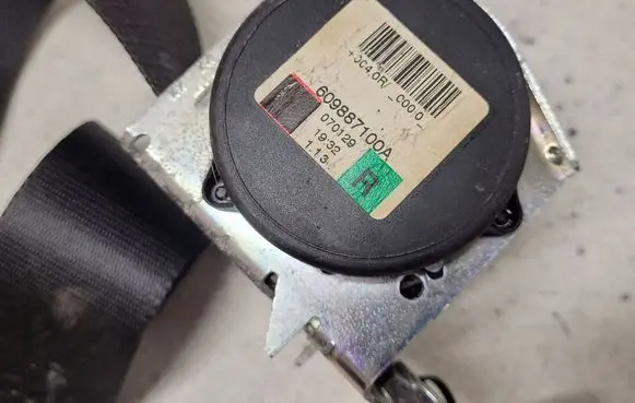 Ford Focus C-MAX Front seatbelt 609887100A 070129