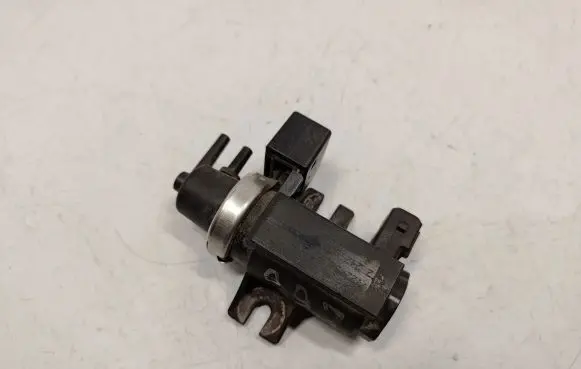 BMW 5 E60 E61 Valve vacuum 2247906 11742247906 11747796634