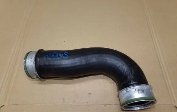 Volkswagen PASSAT B6 Intercooler hose/pipe 3C0145832D