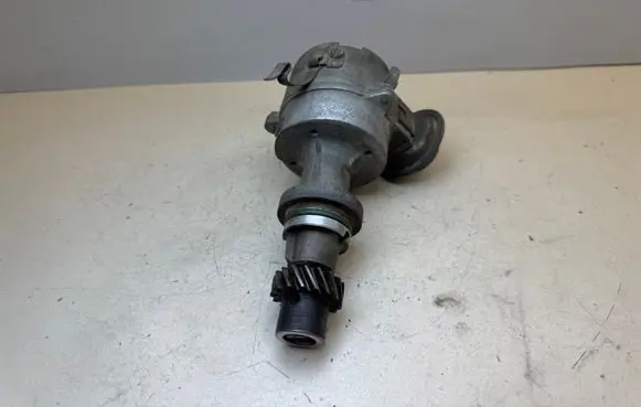 Volkswagen Golf III Spark distributor 050905205L 2525641A Z415