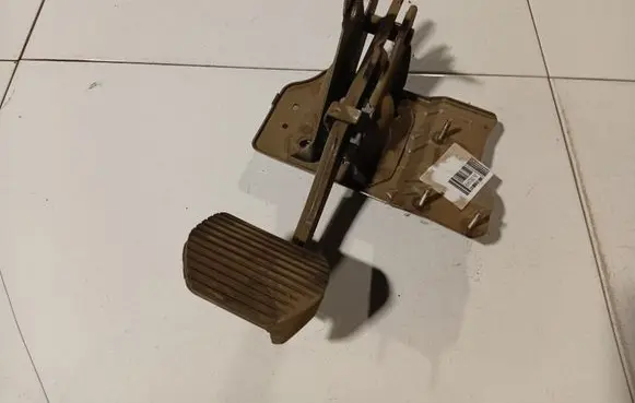 Peugeot 207 Brake pedal 