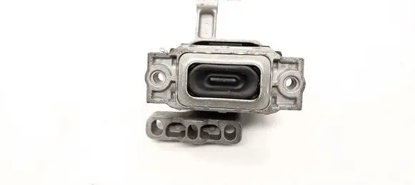 Audi Q3 8U Engine mount bracket 5N099262F