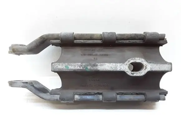 Volvo XC60 Engine mount bracket 31262935 8G9N6P082BA