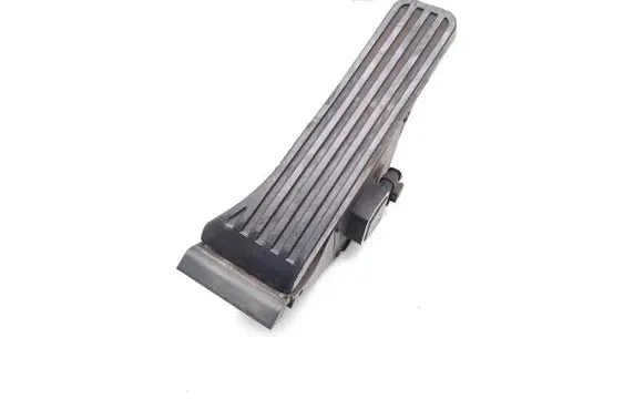 Mercedes-Benz E A207 Accelerator throttle pedal A2043000082 A2043000004