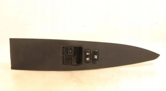 Toyota Avensis T270 Electric window control switch 8404005010