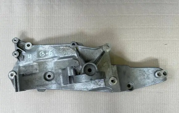 Ford Kuga I Generator/alternator bracket DS7Q8D611AH