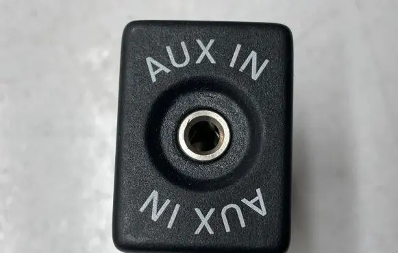 Volkswagen Transporter - Caravelle T5 AUX in-socket connector 5M0035724