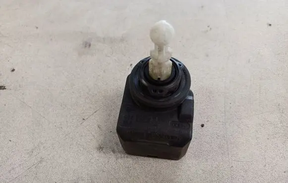 Audi A6 S6 C6 4F Headlight level adjustment motor 00883000