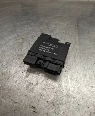 Mercedes-Benz E W211 Keyless (KESSY) go control unit/module 2118203785 33500102