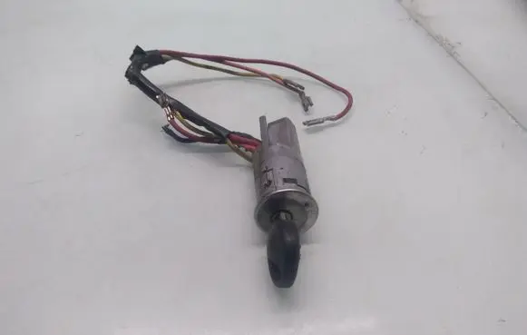 Peugeot 206 Ignition lock 369023