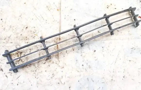 Skoda Octavia Mk1 (1U) Front bumper lower grill 1z0853677