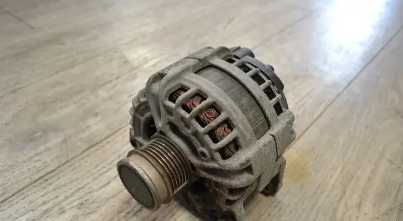 Volkswagen PASSAT B8 Generator/alternator 05E903026L