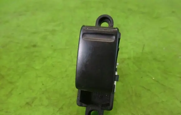 Nissan X-Trail T30 Electric window control switch