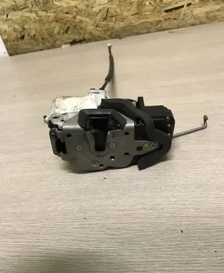 Opel Insignia A Front door lock