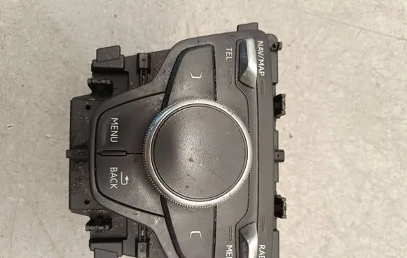 Head unit multimedia control